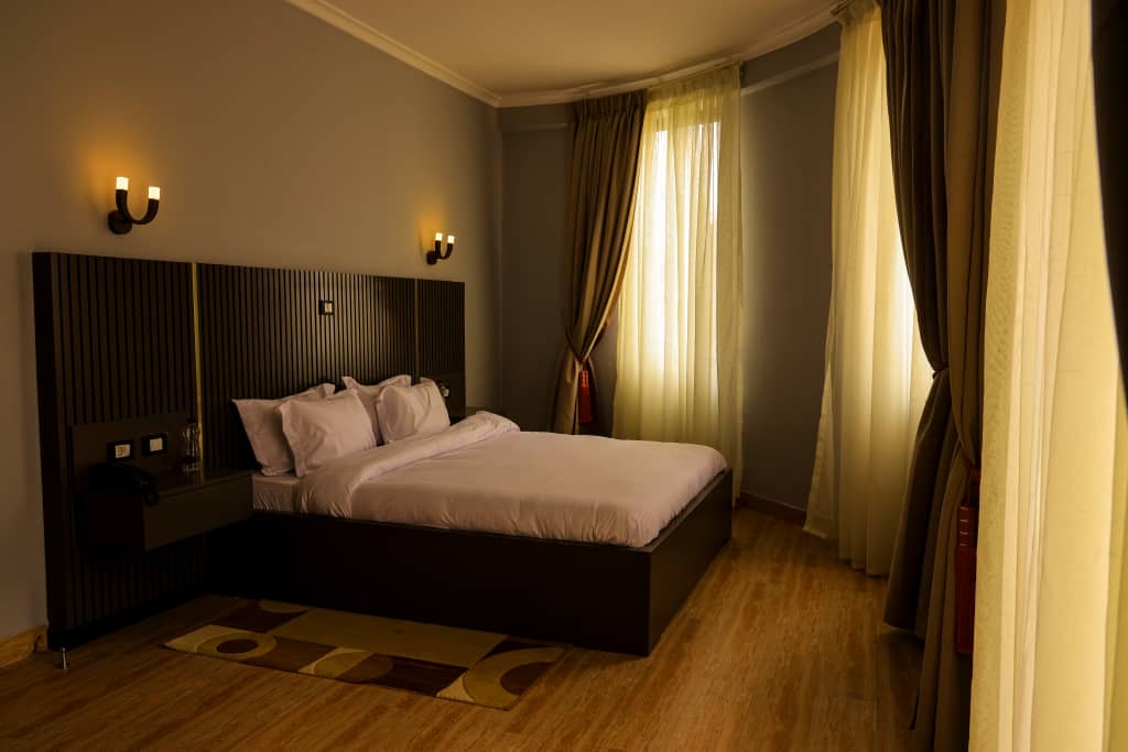 Deluxe suite bathroom